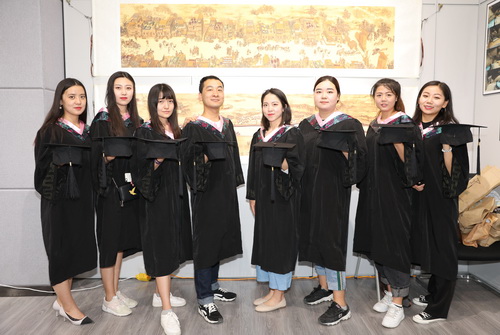 018毕业前的留念_调整大小.JPG 018毕业前的留念_调整大小.JPG